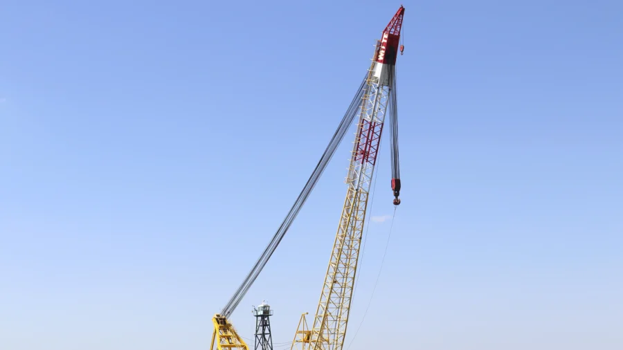 Cranes Arrive to Start Removing Wreckage From Deadly Baltimore Bridge Collapse