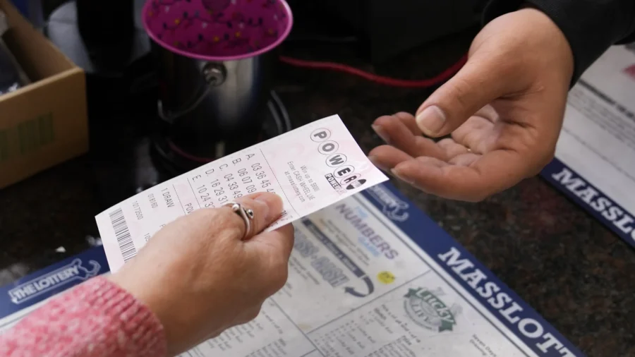 Powerball Jackpot Jumps to $975 Million After Another Drawing Without a Big Winner