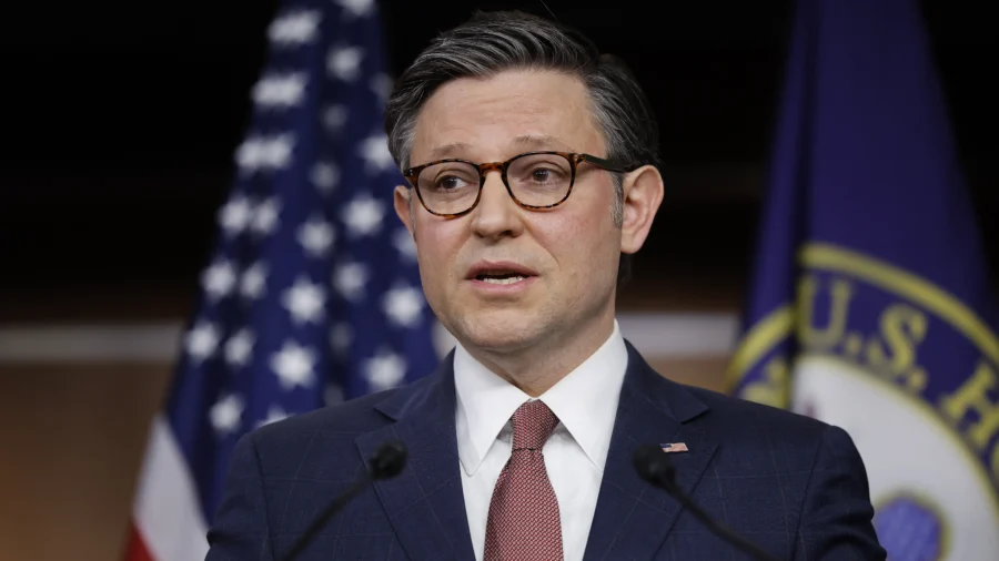 Speaker Says Ukraine Aid Package in Progress, Vote to Come After Recess