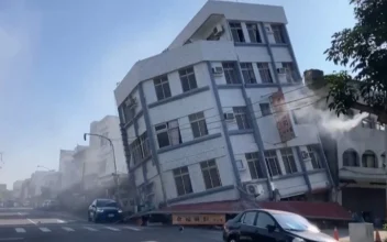 Video: Buildings Destroyed by 7.4 Magnitude Taiwan Earthquake