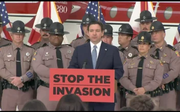 DeSantis Vows to Fight Biden Admin Flying Illegal Immigrants Into US