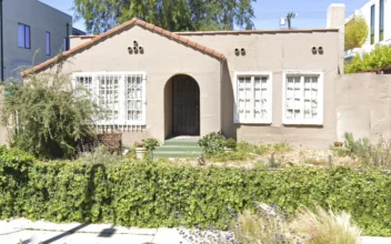 Cleanup Begins at ‘Trash House’ in Wealthy LA Neighborhood