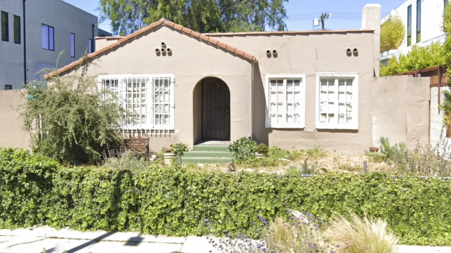 Cleanup Begins at ‘Trash House’ in Wealthy LA Neighborhood