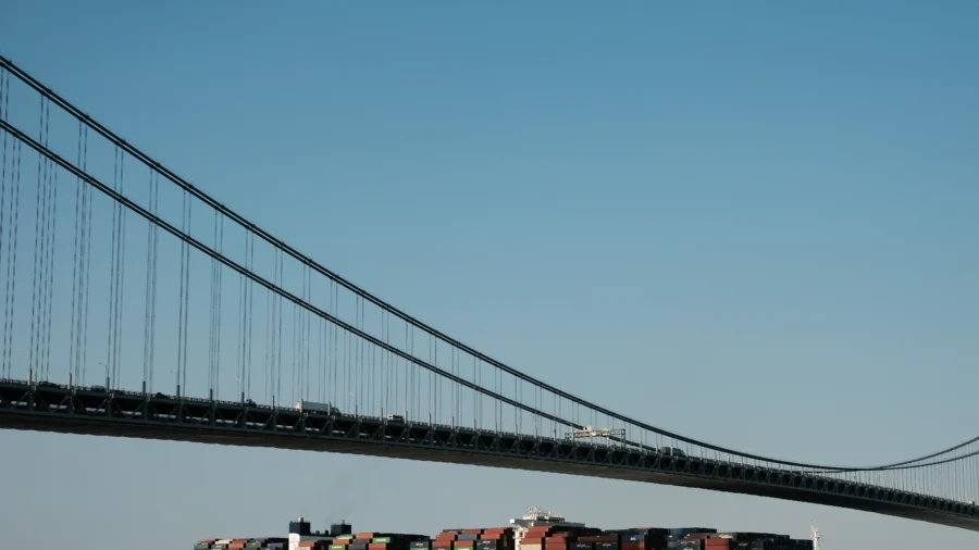 China Ties of Massive Cargo Vessel That Lost Power in New York