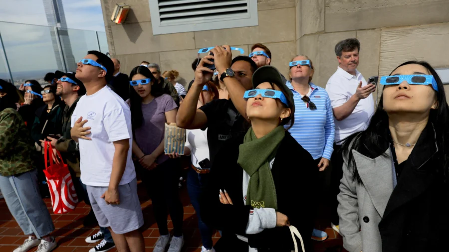 Huge Crowds Await a Total Solar Eclipse in North America