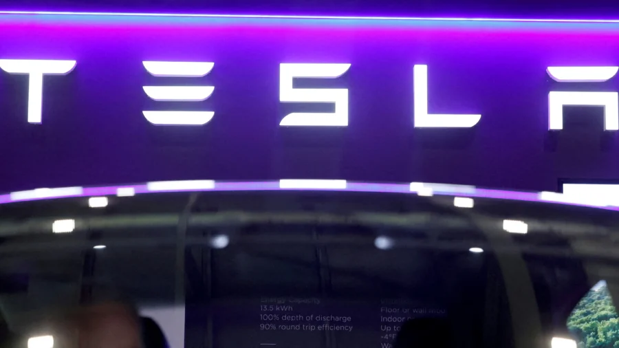 Tesla Settles Case Over Fatal Autopilot Crash of Apple Engineer