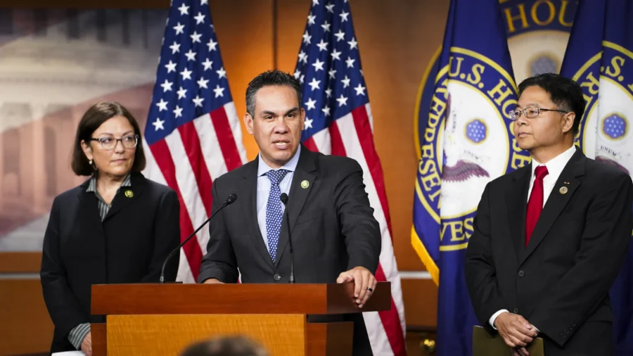 House Democrat Leadership Holds Weekly Press Conference (April 10)