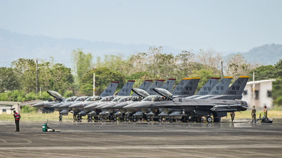 US Airforce Plane Hits Concrete Barrier in Philippines