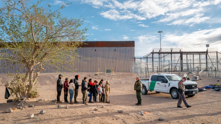 Border Crossers Might Not Come for Money: Deputy Sectary of State