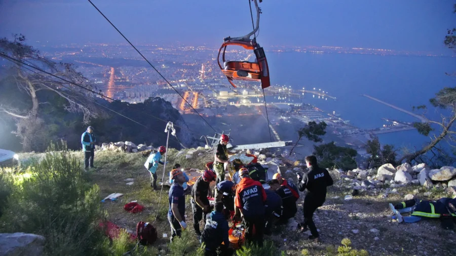 174 People Stranded in Air Rescued, Almost a Day After Fatal Cable Car Accident in Turkey