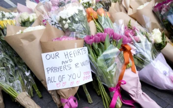 Officer, Bystanders Hailed for Confronting and Stopping Man Who Killed 6 at Sydney Shopping Mall