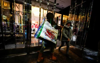 US Retail Sales Beat Expectations, Boost First-Quarter Growth Estimates