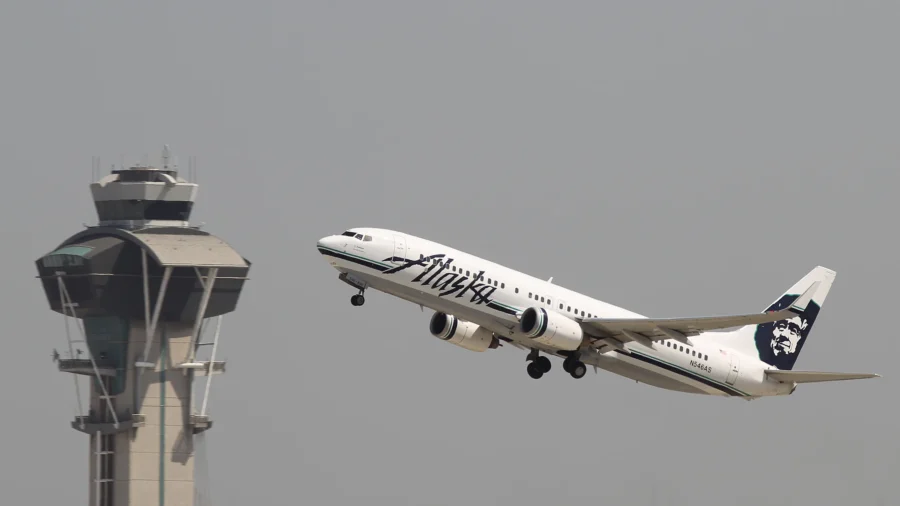 Delays Increase as Air Traffic Controllers Miss First Full Paycheck