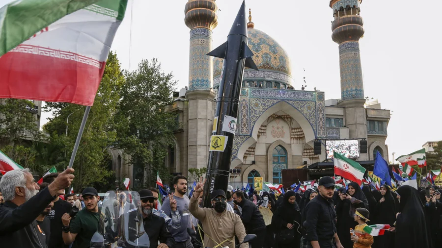 Russia, China Watching Iran’s Military Closely: Researcher