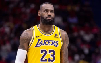 Report: LeBron James to Re-Sign With LA Lakers
