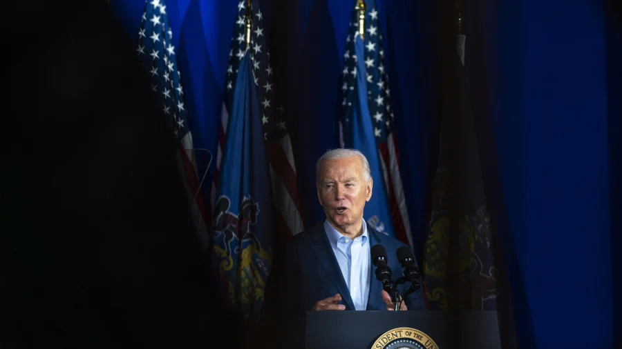 Biden Wins Endorsement of Kennedy Family Members