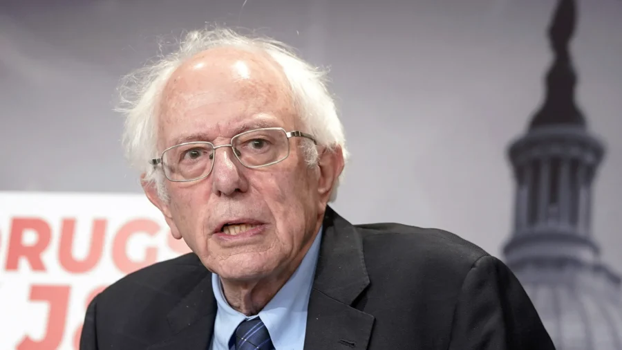 Suspect in Fire Outside of US Sen. Bernie Sanders’ Vermont Office to Remain Detained, Judge Says