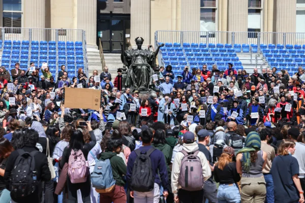Pro-Israel Counter-Protest at Columbia as Professors Join Pro-Palestinian Protest
