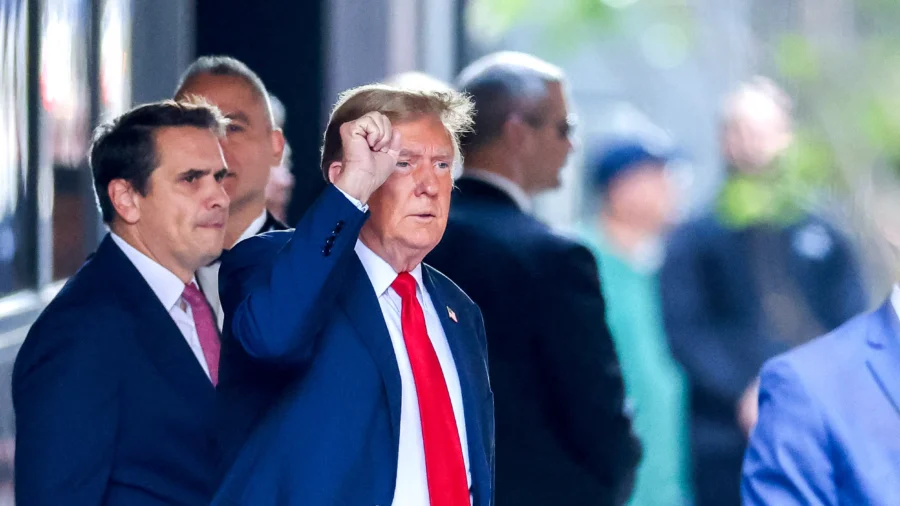 Supreme Court Hears Trump’s Arguments on Presidential Immunity