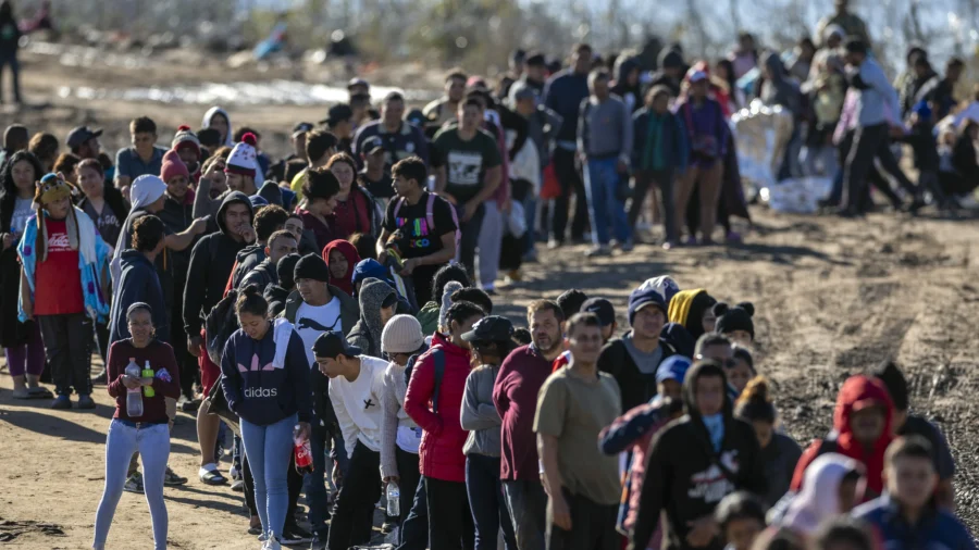 Poll: Half of Americans Support Mass Deportations of Illegal Immigrants