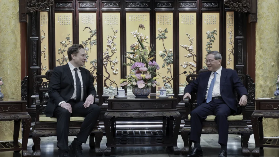 Musk Visits China to Talk Tesla a Week After Canceling India Visit