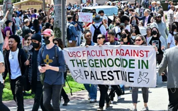 LIVE NOW: Pro-Palestinian Protesters Gather on USC Campus