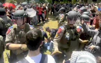New Arrests at UT–Austin as Pro-Palestinian Group Sets Up Encampment