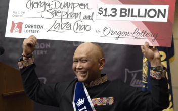 Winner of $1.3 Billion Powerball Jackpot Is an Immigrant From Laos Who Has Cancer