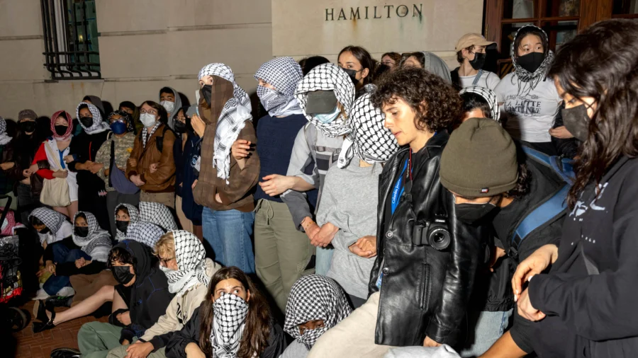 New Yorkers on Wall Street Share Opinion on College Protests