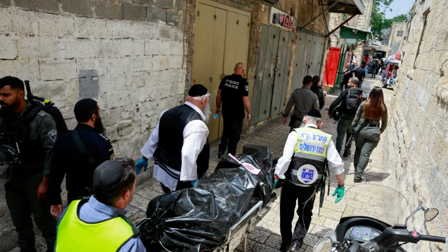 Stabbing Attack: Turkish Citizen Attacks Israeli Police Officer