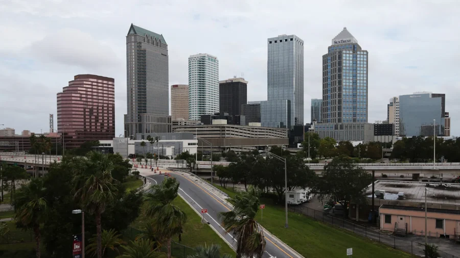 Biden Admin Flew Hundreds of Thousands of Migrants Into Major Cities, Mostly in Florida: Documents