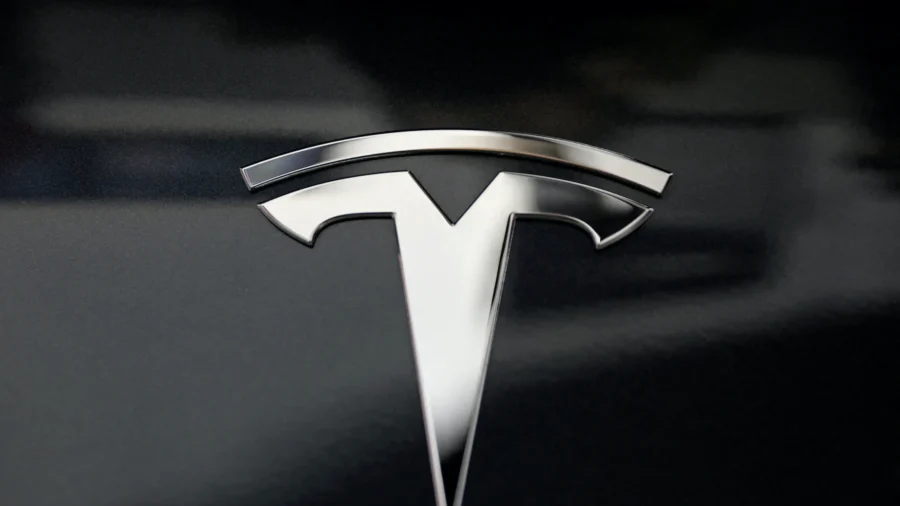 Tesla Lays Off Two Senior Executives, Hundreds of Employees