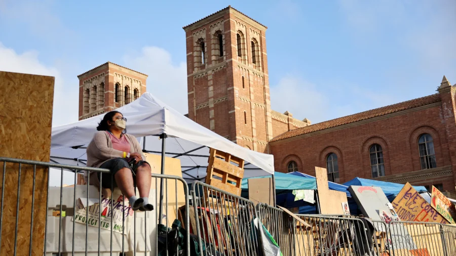 UCLA Students Express Fear After Protesters Clash on Campus