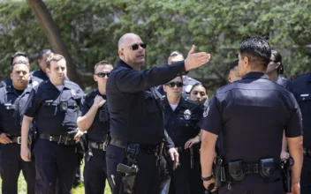 Police Move in on Pro-Palestinian Protests at UCLA
