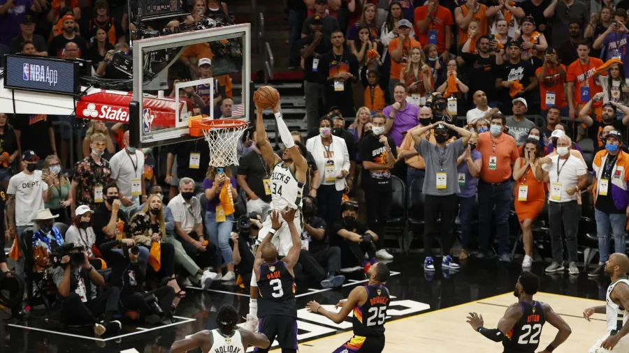 Report: Giannis Antetokounmpo Could Return Monday Night
