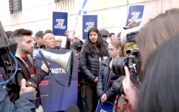 Students Protest Anti-Semitism at Columbia University