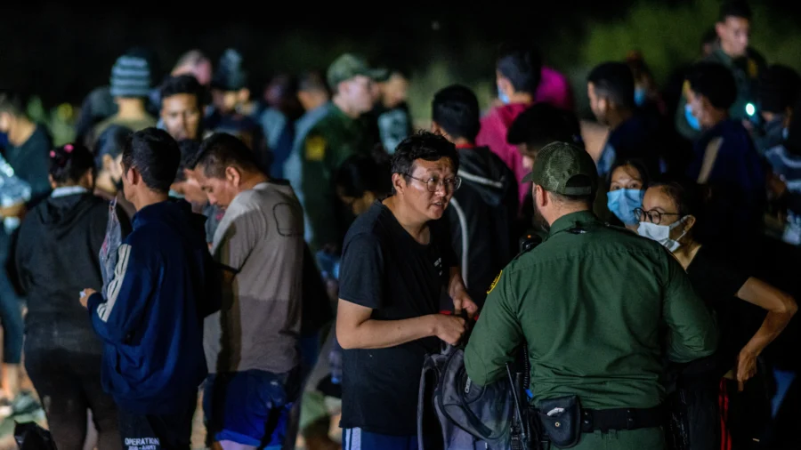 Improper Vetting, Unknown Agenda of Tens of Thousands of Chinese Nationals Crossing US Border Illegally: Former ICE Agent
