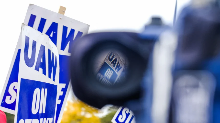 UAW Workers Garner Big Wage Boost, Ratify Labor Deal With Daimler Truck