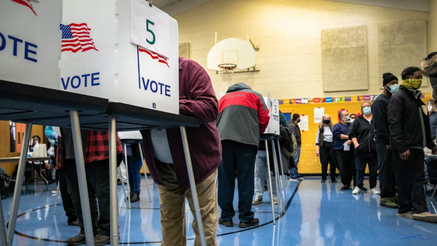 AI Expert Explains Risks of Voter Manipulation Ahead of November Elections