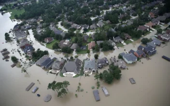 Texas Gov. Abbott Receives Briefing, Holds Press Conference on East Texas Flooding