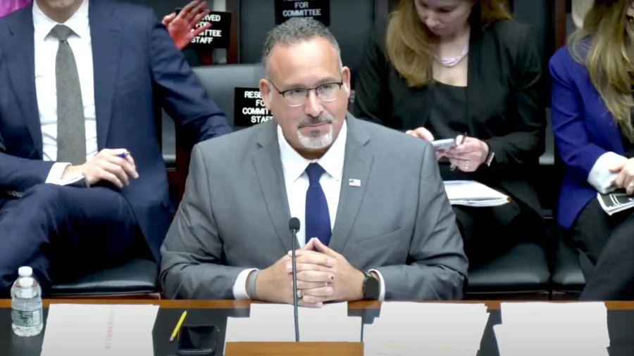 House Panel Calls on Education Chief to Resign