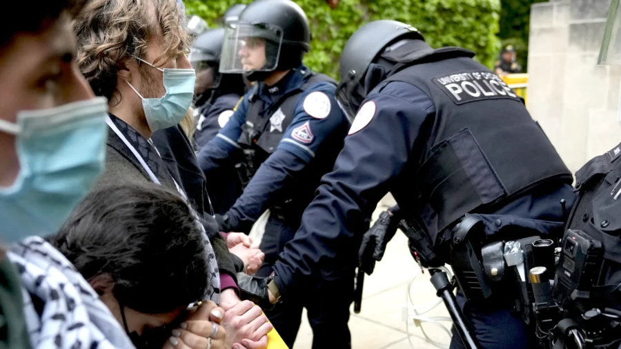 University of Chicago Clears Pro-Palestinian Encampment