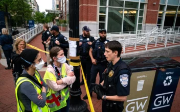 George Washington University Students, Eyewitnesses Speak Out on Campus Arrests