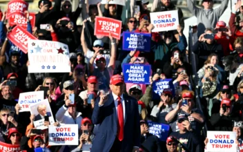 Trump Draws Tens of Thousands, Makes History in Blue-State Rally