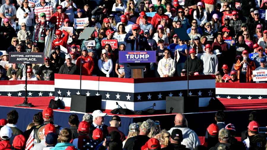 Trump Rally Draws Tens of Thousands in Blue State New Jersey