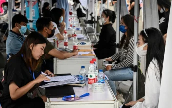 Chinese Job Struggle Worsens Amid Economic Woes
