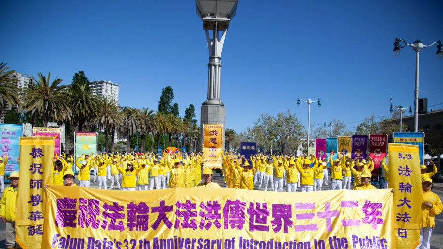 Parade in San Francisco Celebrates Falun Dafa’s 32nd Anniversary