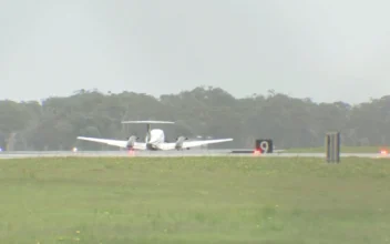 Plane Makes Emergency Landing Without Landing Gear at Australian Airport After Circling Airport for Hours