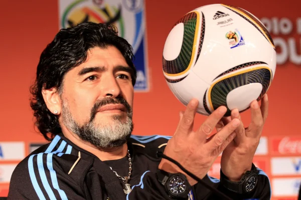 Maradona Heirs Looking to Stop Trophy Auction: Report