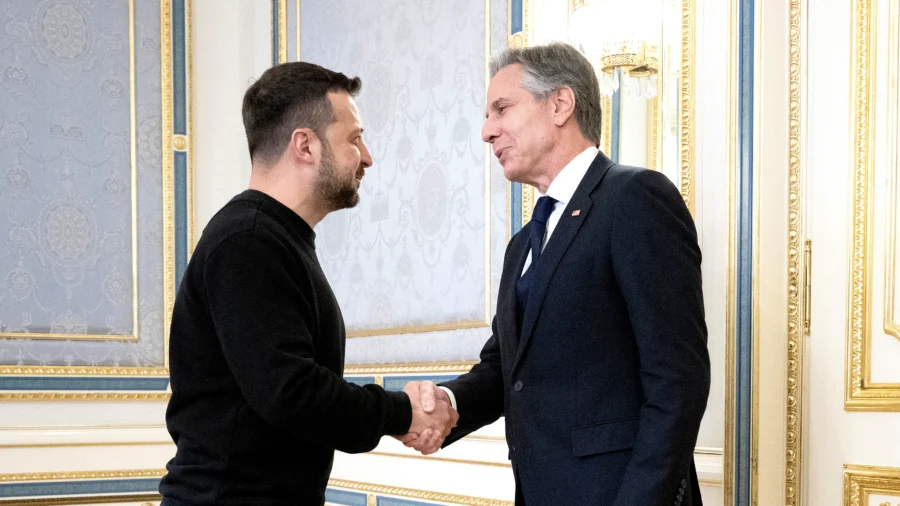 Blinken Makes Surprise Visit to Ukraine, Pledges Support Amid Russian Offensive